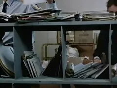Katarinaは彼女の友人の足の間に乗る機会を逃す 女 向け アダルト