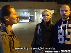 お客様は幸せですエマルイーズ長い足 金髪 女 エロ 動画