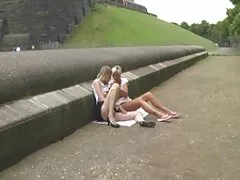 穴は美脚の間に甘いです えっち 動画 女