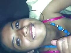 ベッドルームにいる三人は エロ い 動画 女性